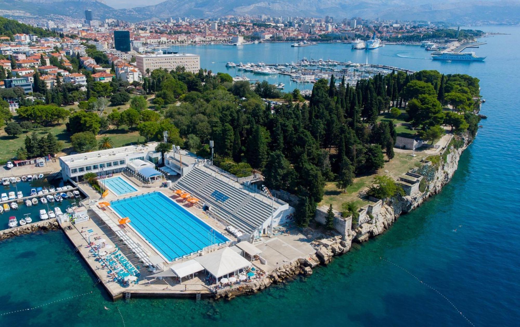 Beachfront Apartment Drazen, With Garden And Parking Split Exterior photo