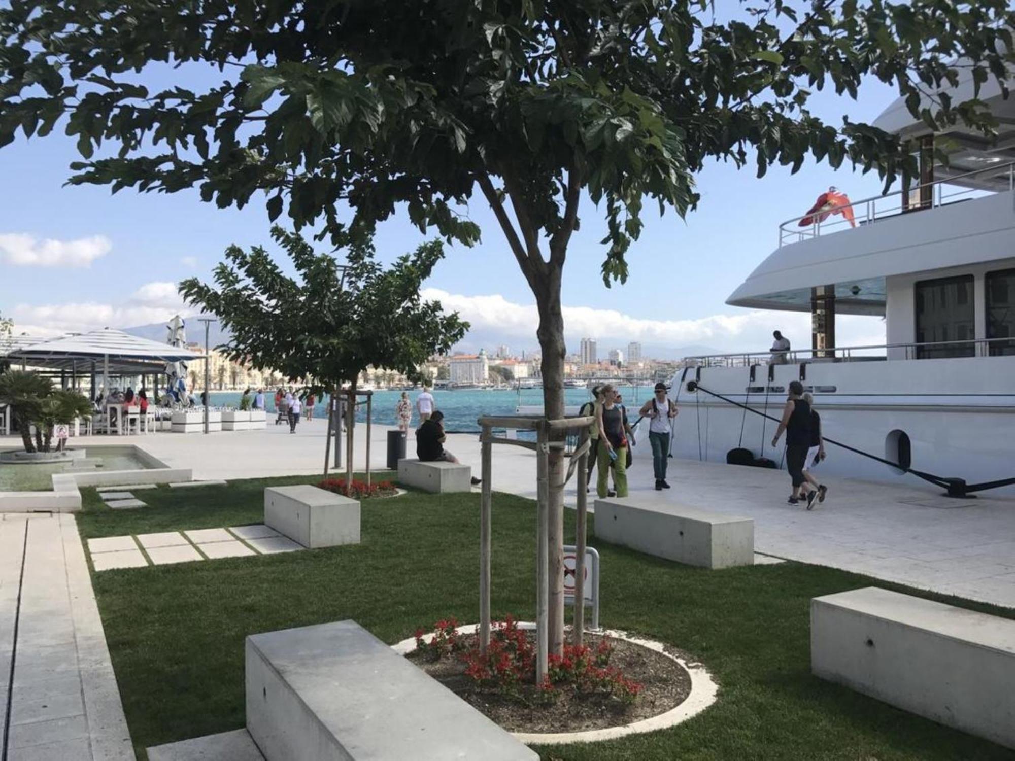 Beachfront Apartment Drazen, With Garden And Parking Split Exterior photo
