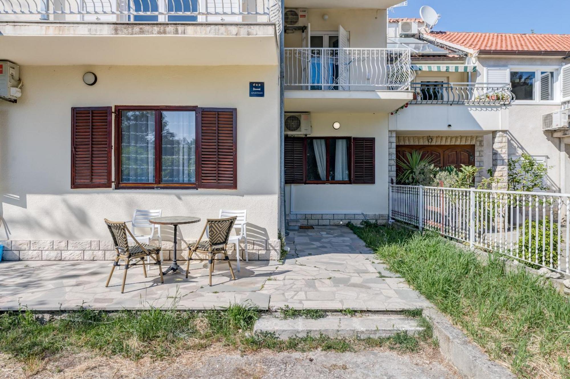Beachfront Apartment Drazen, With Garden And Parking Split Exterior photo
