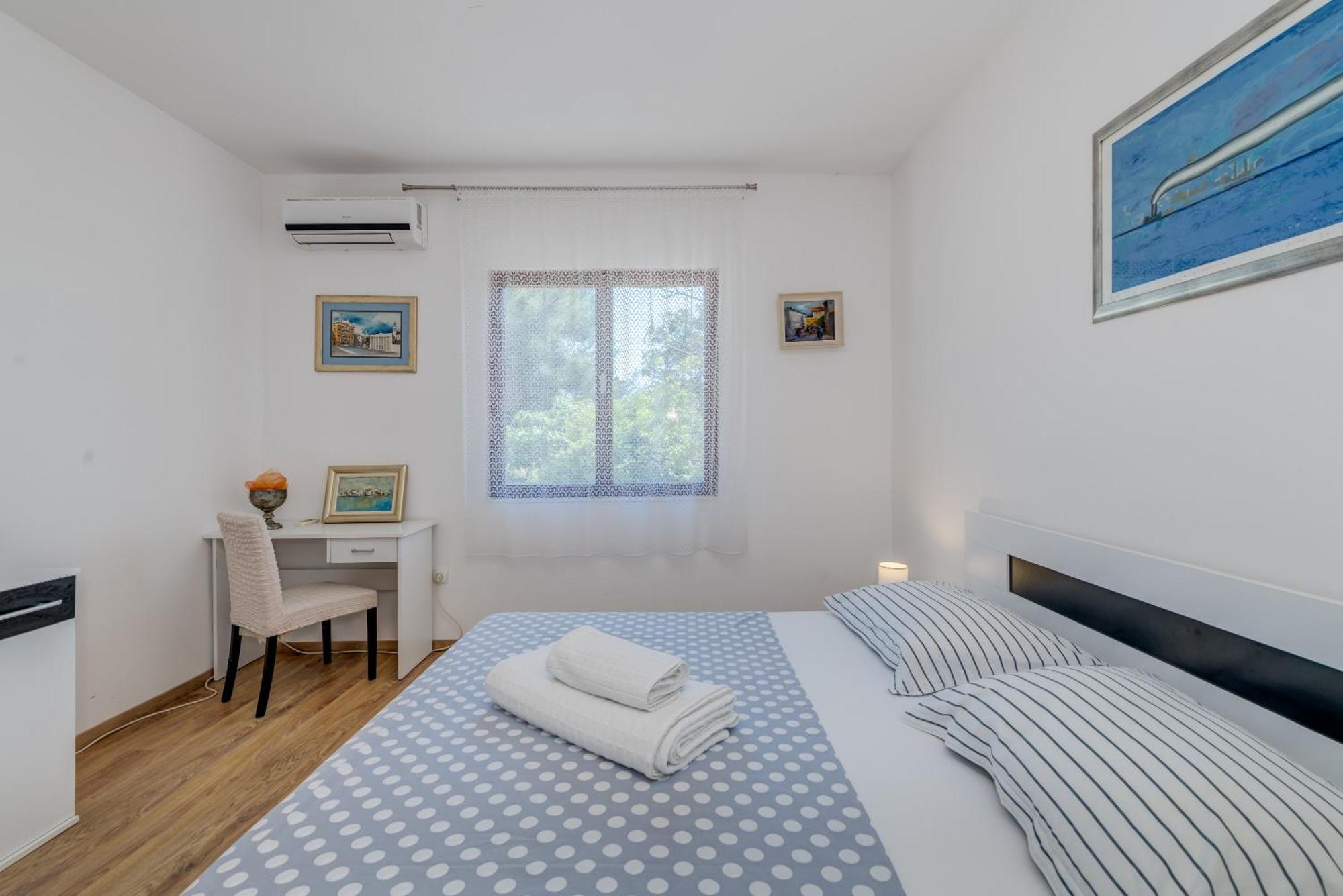 Beachfront Apartment Drazen, With Garden And Parking Split Exterior photo