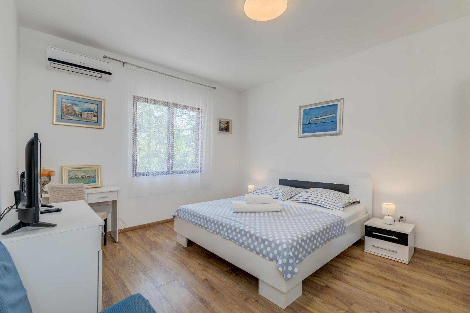 Beachfront Apartment Drazen, With Garden And Parking Split Exterior photo